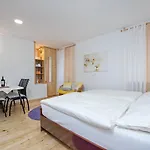 La Svalba Rooms & Studios